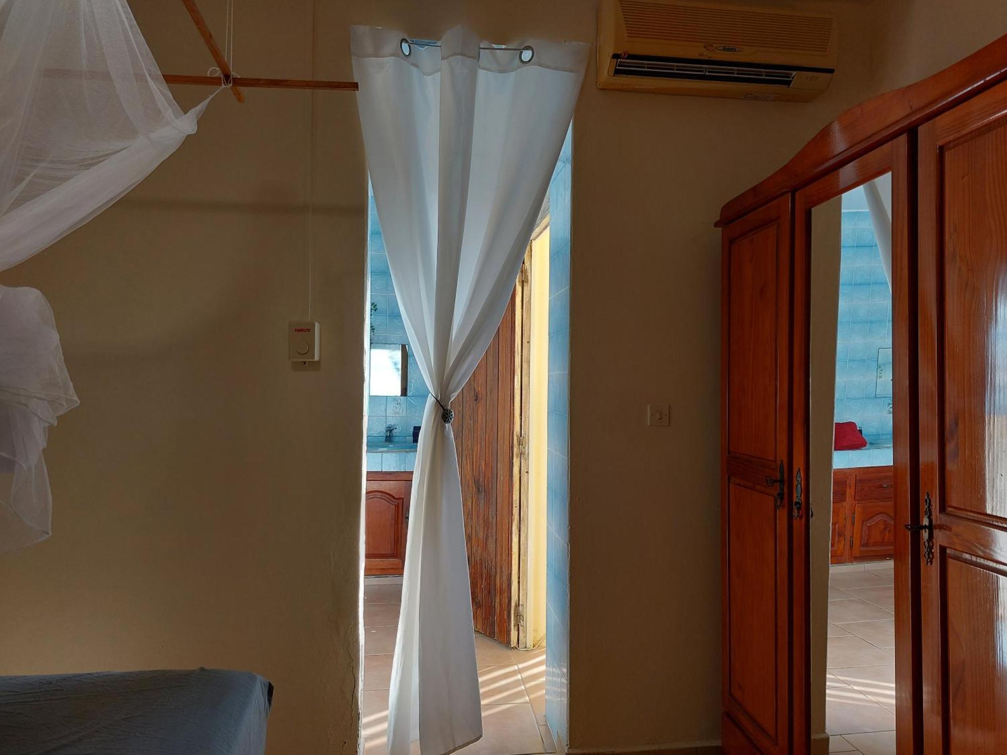 La Jemeli Hotel Grand-Bourg  Bagian luar foto